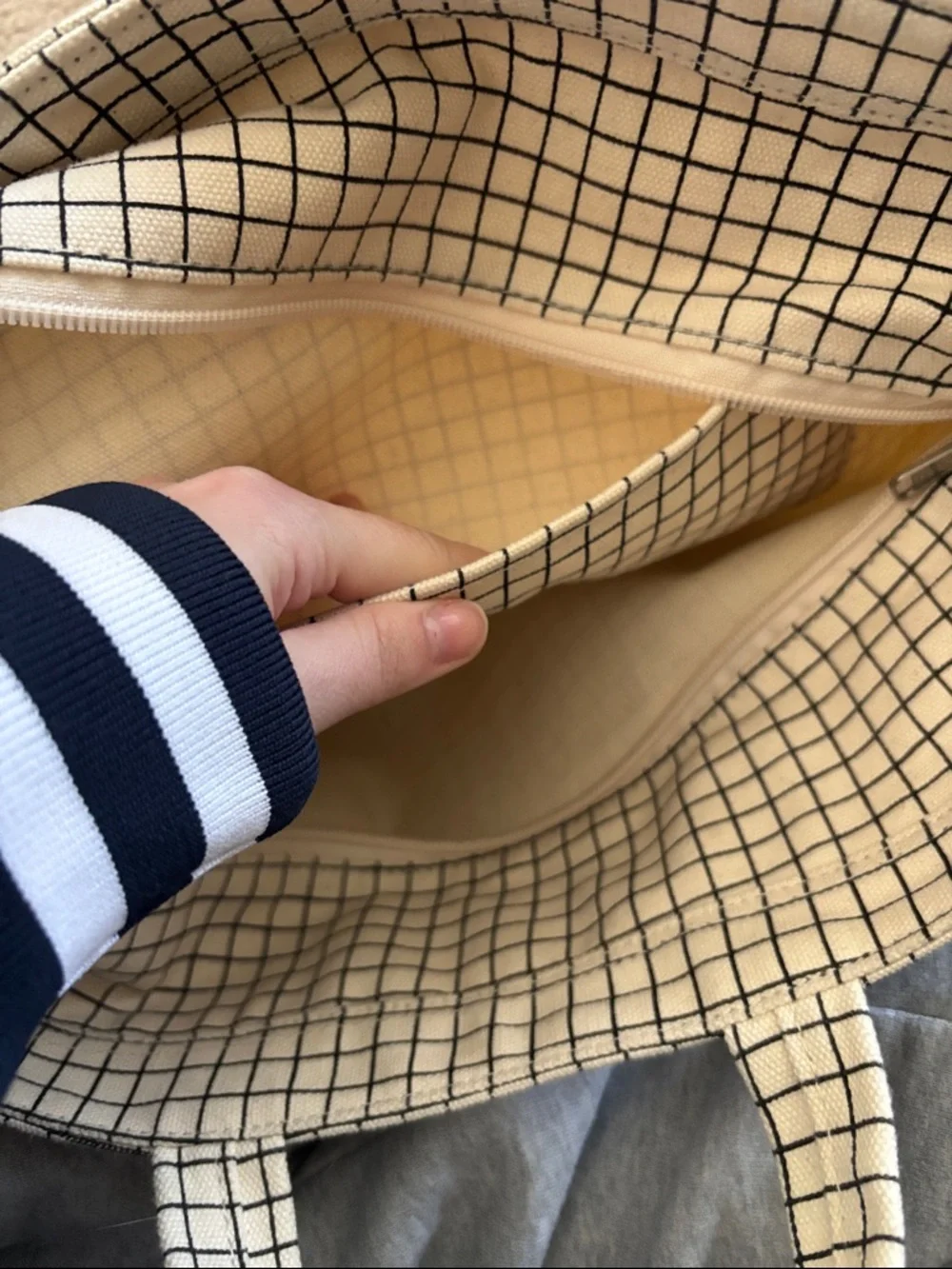 BAGGU White Canvas Grid Tote with Black Check - Picture 8 of 9